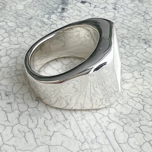 Lulu signet ring